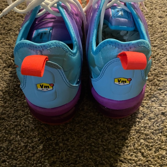 New never worn NO BOX - Picture 2 of 5